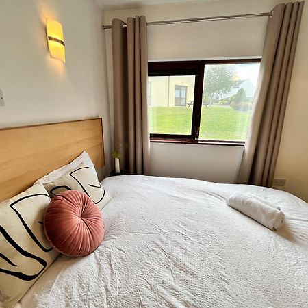 Sea Whispers - My Charming Costal Retreat In Йол Екстериор снимка