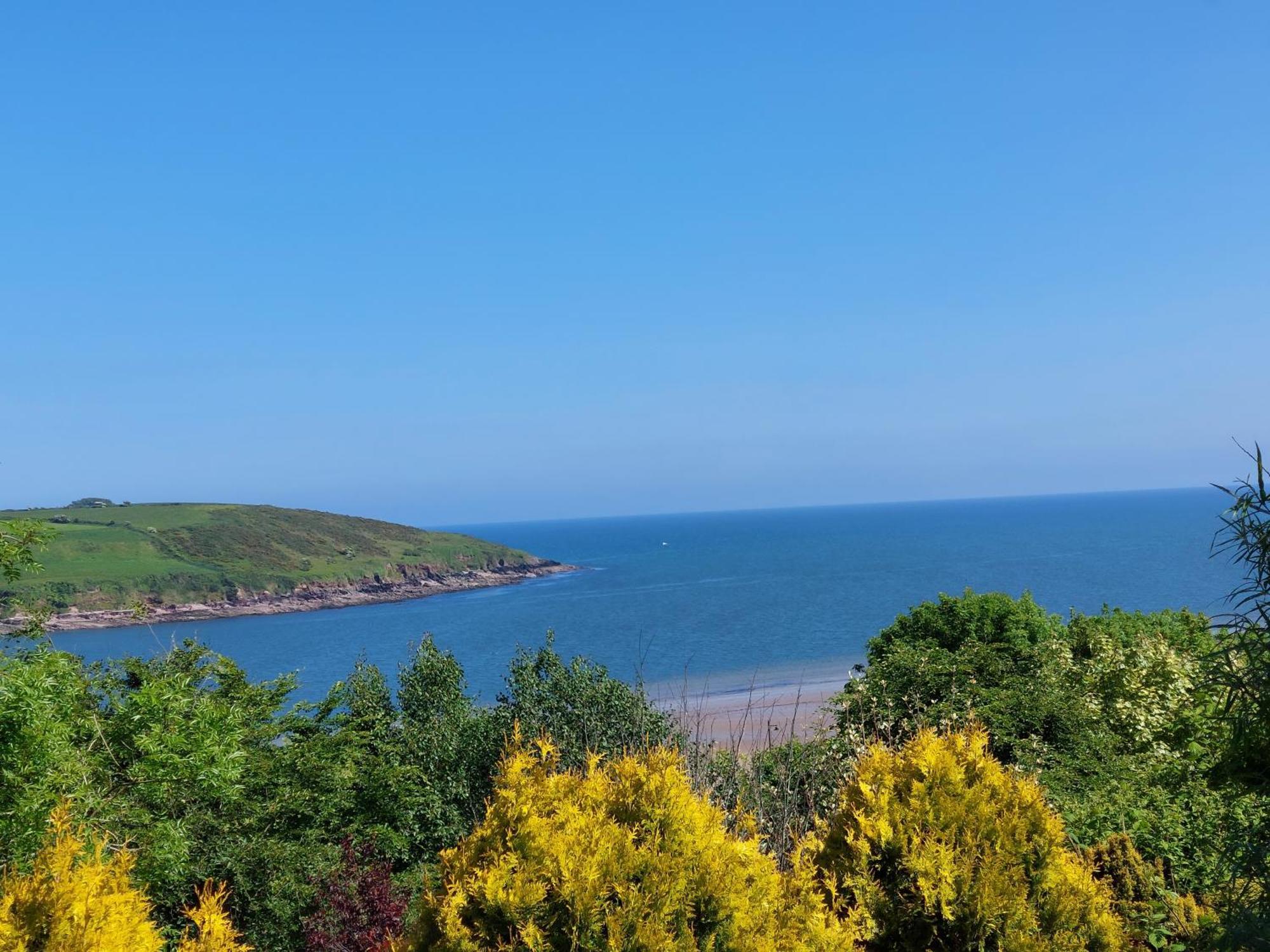 Sea Whispers - My Charming Costal Retreat In Йол Екстериор снимка