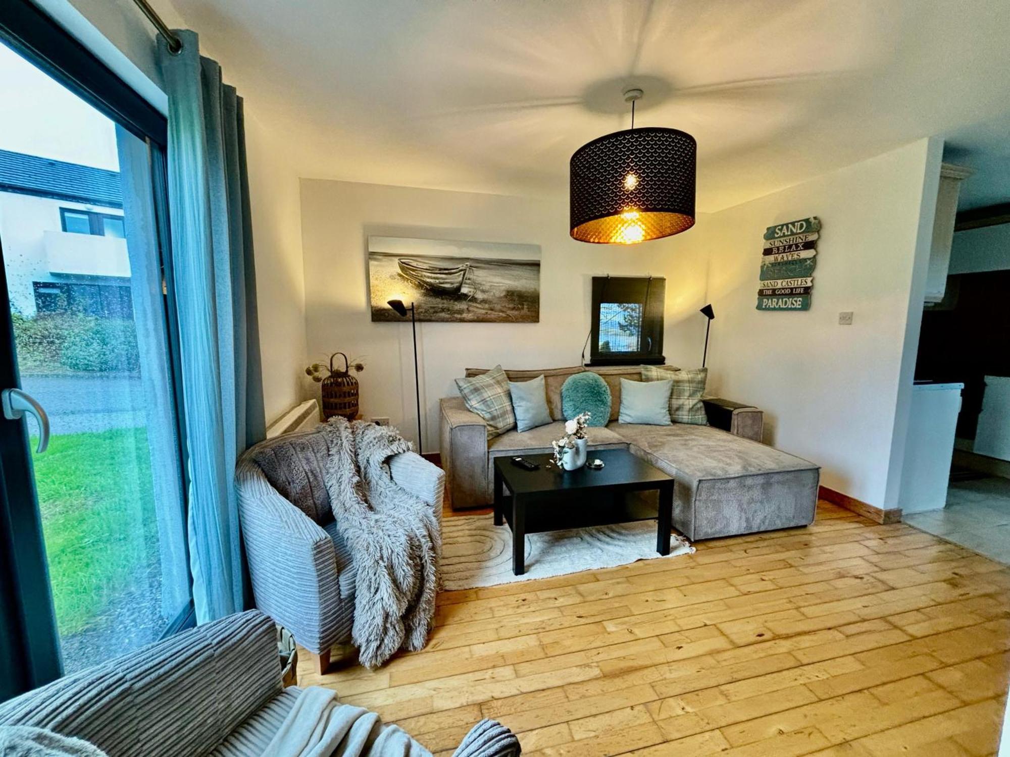Sea Whispers - My Charming Costal Retreat In Йол Екстериор снимка