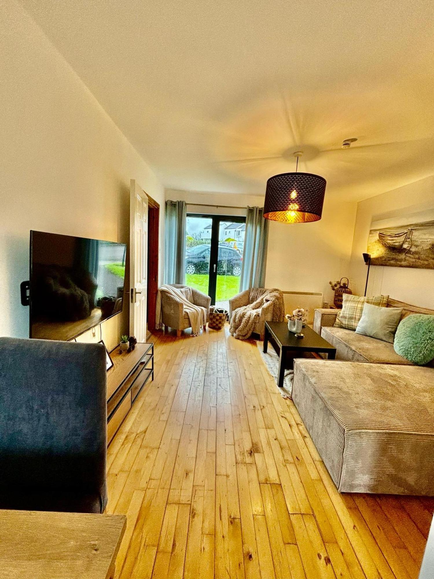 Sea Whispers - My Charming Costal Retreat In Йол Екстериор снимка